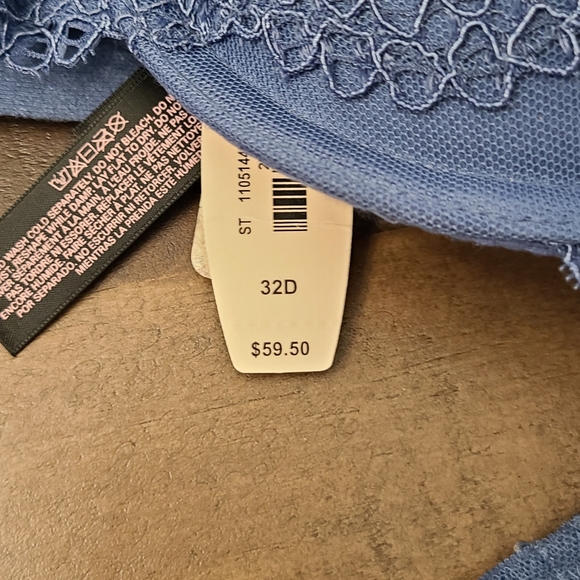 Victoria Secret set - Picture 2 of 3